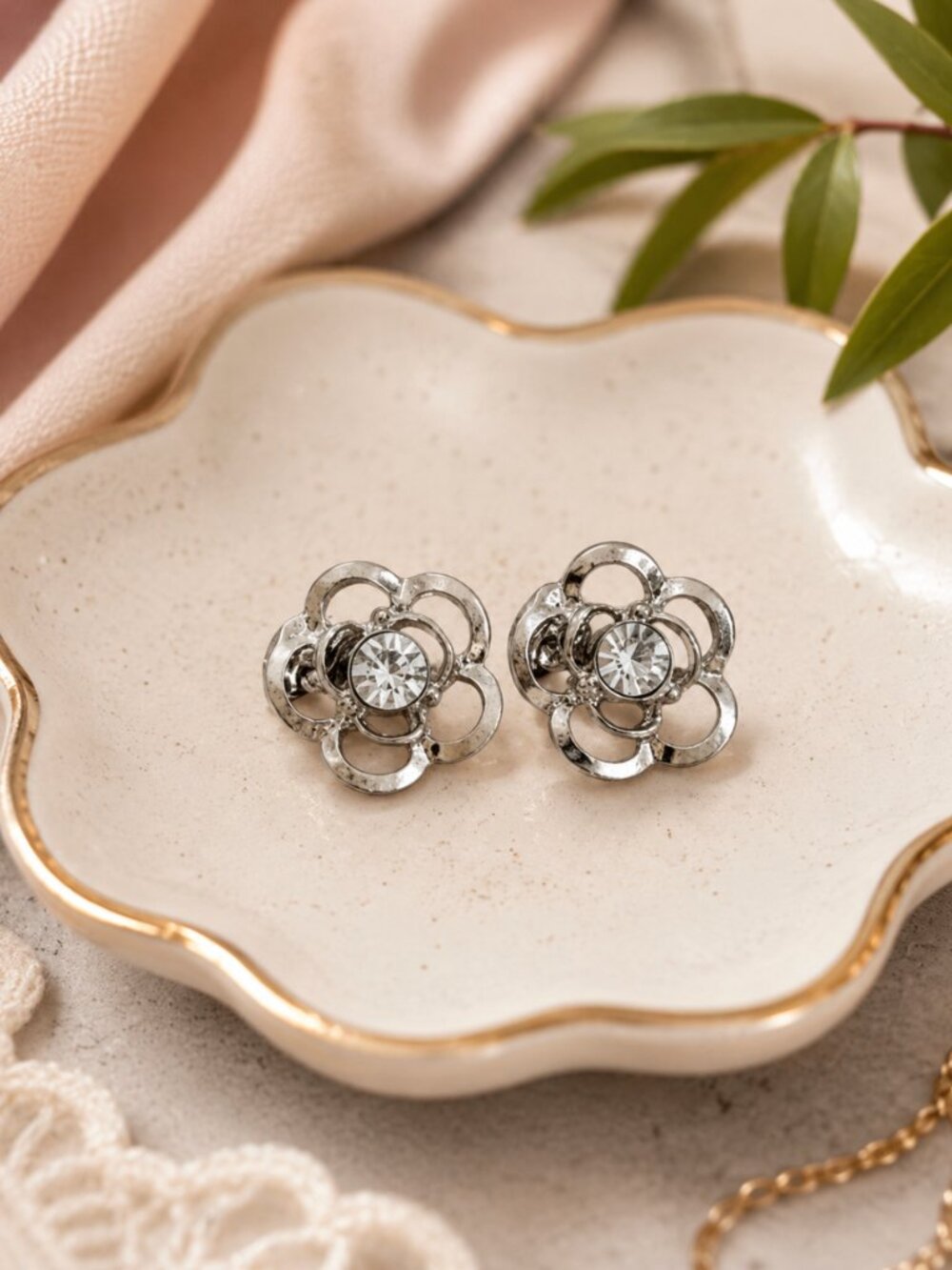 OSFA | Silver Flower Earrings with Faux Diamond Center Stone
